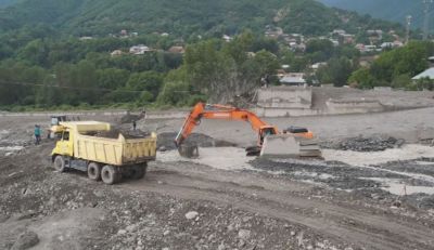 dunen-qurulan-korpunu-gece-sel-apardi